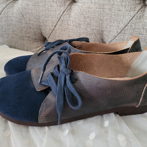 Cute flexible blue & gray shoe - Picture 2 of 9